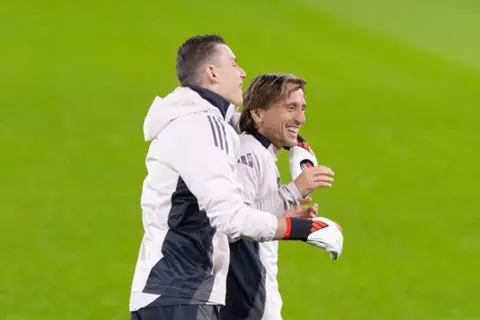 بمساعدة مودريتش.. ميلان يستهدف ضم حارس ريال مدريد